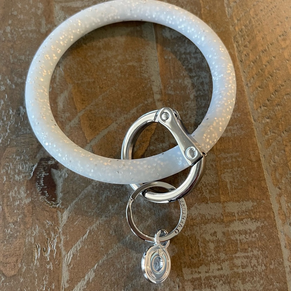 Overture silicone key ring